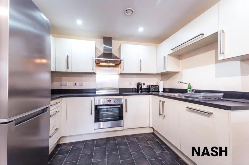 Stylish 2 Bedroom Apartment-Short Term Lets & Serviced Accomodation Reading Eksteriør billede