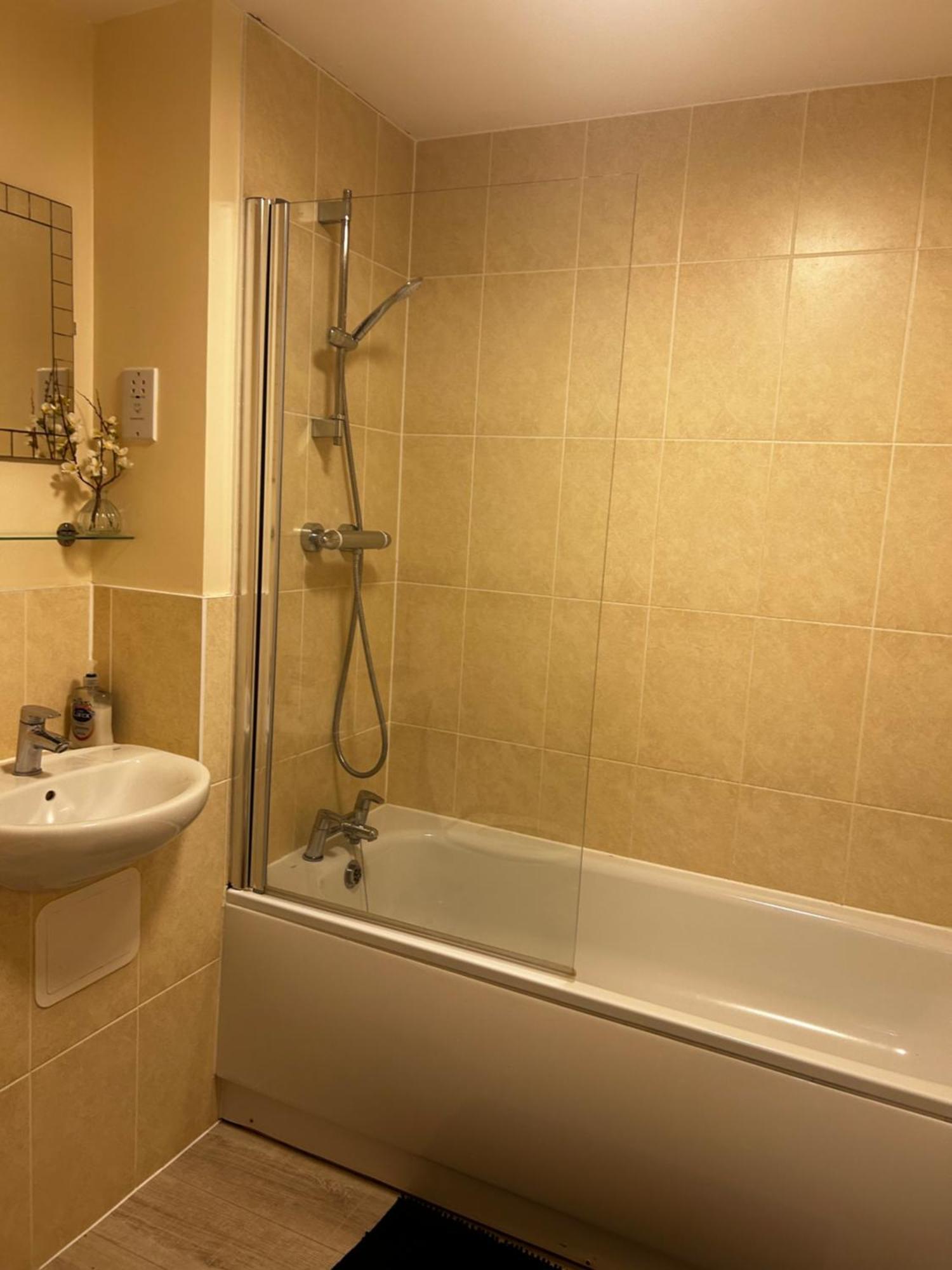 Stylish 2 Bedroom Apartment-Short Term Lets & Serviced Accomodation Reading Eksteriør billede